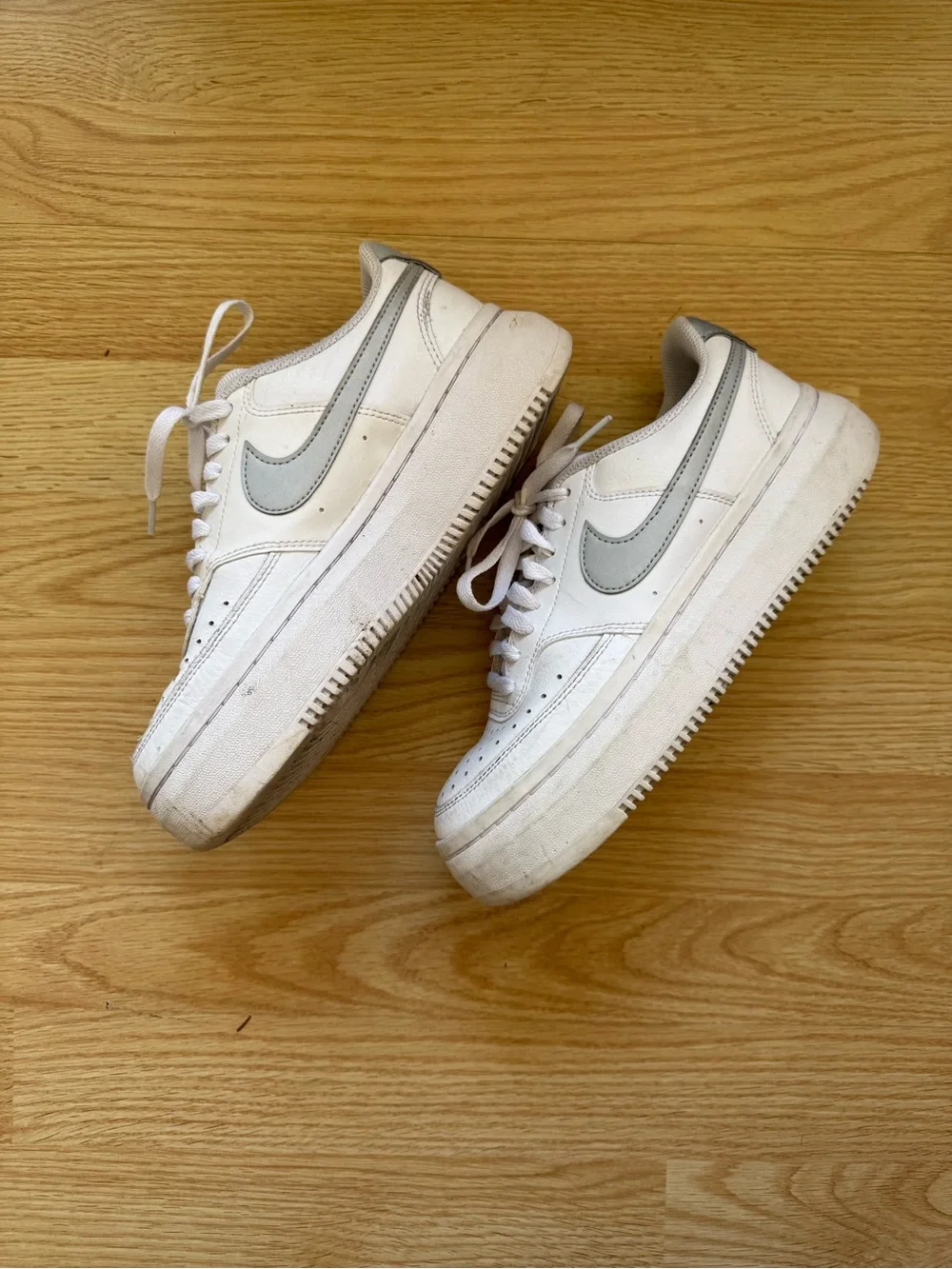 Nike court visión alta womens white & grey size 8.5